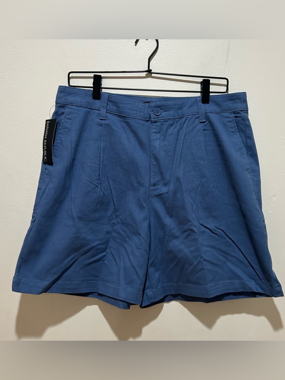 NWT Banana Republic Blue Pleat Front Shorts - Women’s Size 12